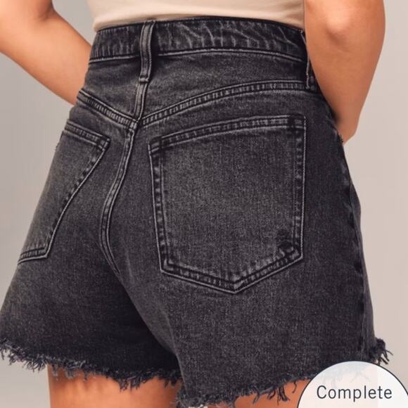 Abercrombie & Fitch Curve Love 90s Relaxed High Rise Cutoff Short Black sz 27/4 - Picture 4 of 10